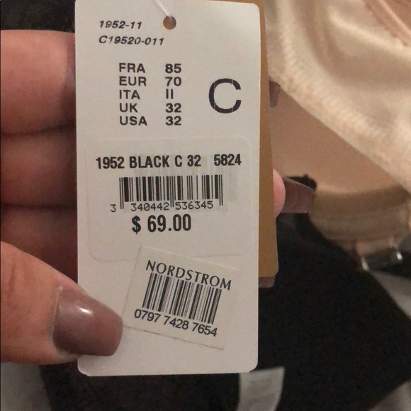 SOLDChantelle racer back bras nude and black - Picture 3 of 4